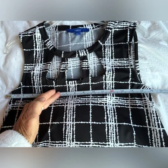 Apt 9 Windowpane Dress Black and White with Cutouts at Neck and Pockets. Sz XS - Picture 6 of 7